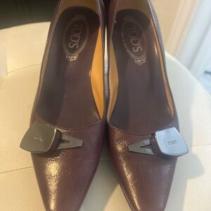 TOD’S Burgundy Leather Pumps